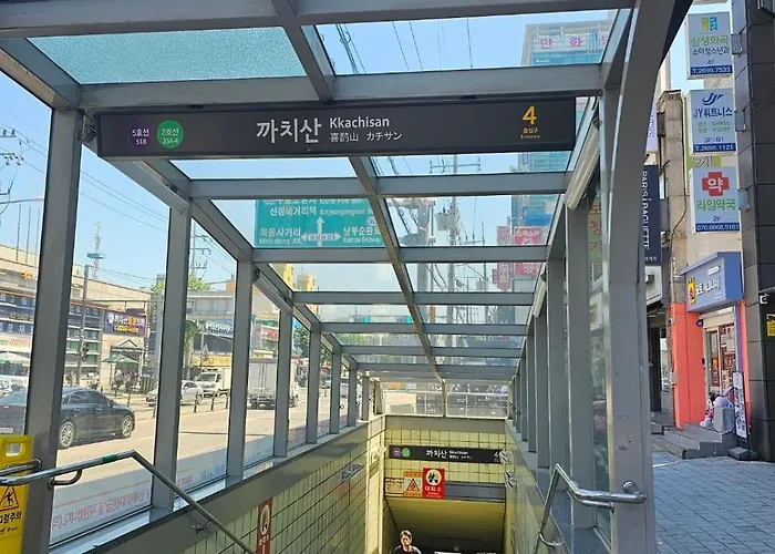 서울 더블역세권 감성 하우스 * Seúl